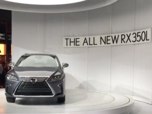 2017 Los Angeles Auto Show: Lexus RX L Revealed