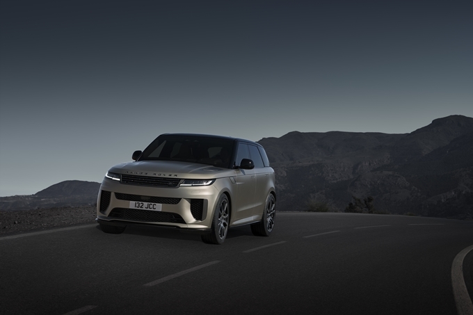 Range Rover Sport SV Images